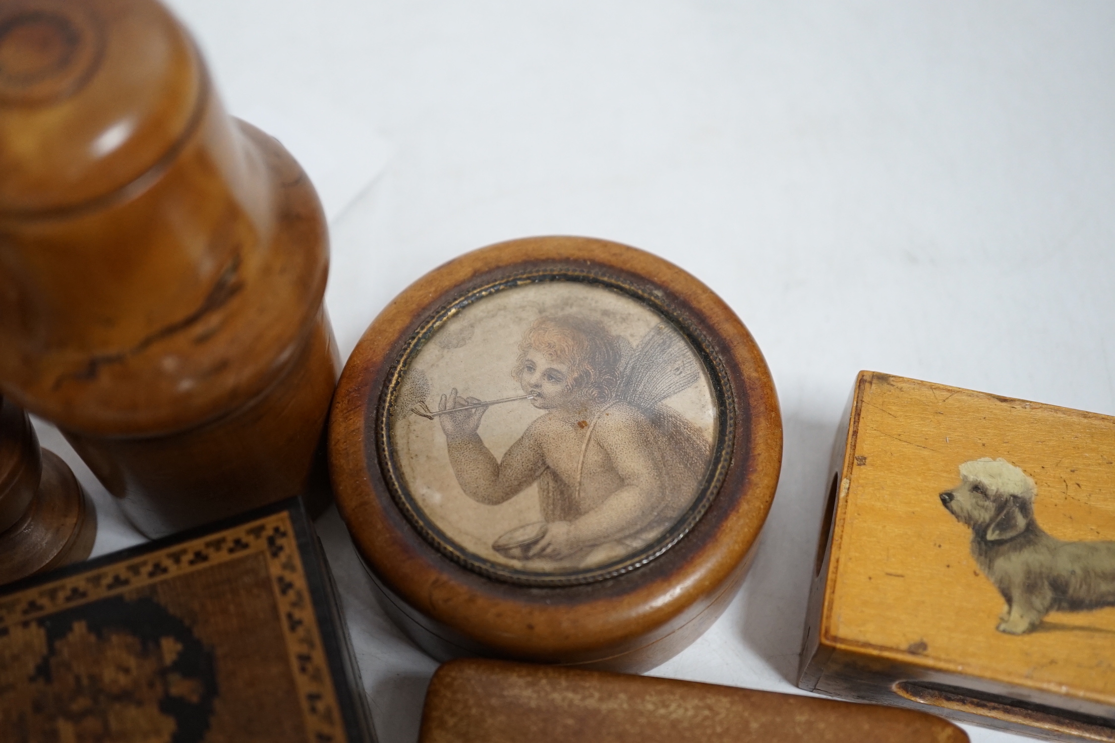 A mixed collection of small treen items and boxes to include a miniature dominos set, a Tunbridge ware ring box, etc.